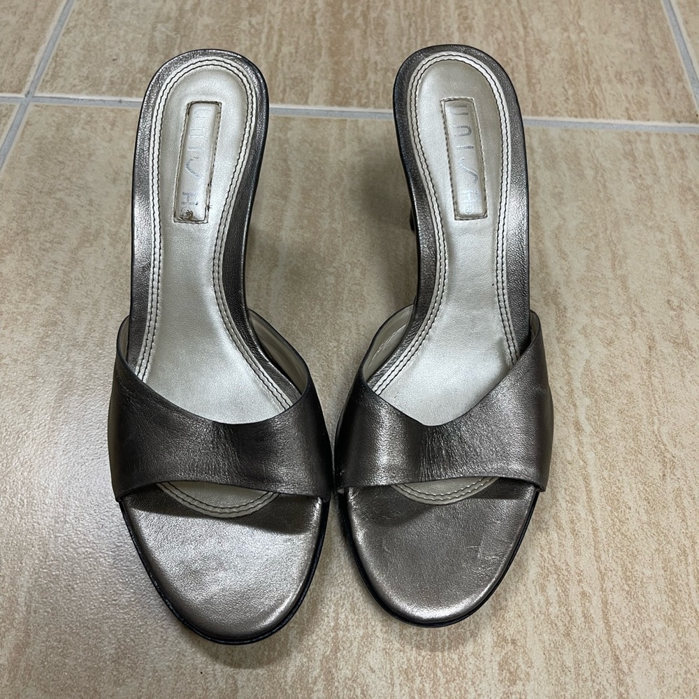 Genuine leather sandals